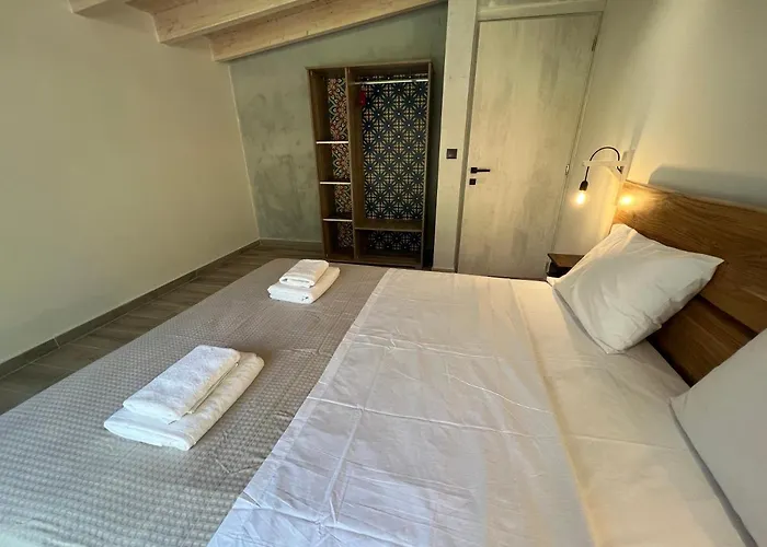 Stablus House