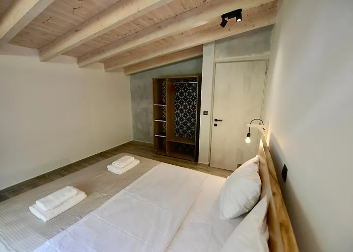 Stablus House