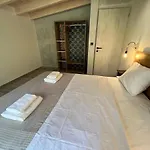 Stablus House