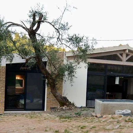 Stablus House