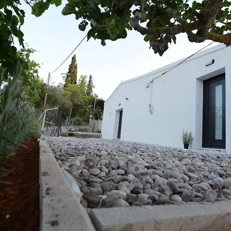 Stablus House