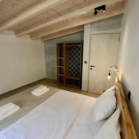 Stablus House