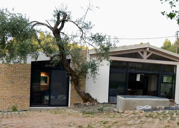 Stablus House