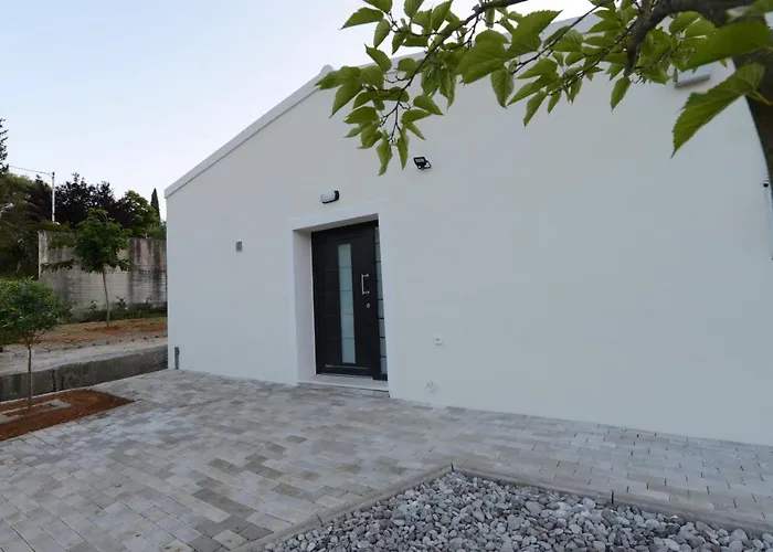 Дом отдыха Stablus House *