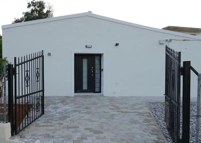 Stablus House * Alykes Potamou