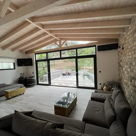 Stablus House 度假居