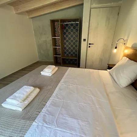 Stablus House