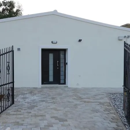 Stablus House * Alykes Potamou